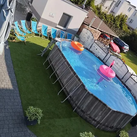 Blue Проживание в семье Мельно